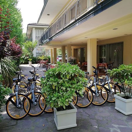 Hotel Devon Rooms & Breakfast Cesenatico Exterior photo