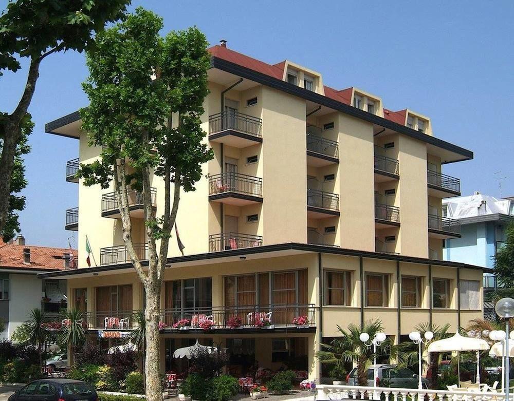 Hotel Devon Rooms & Breakfast Cesenatico Exterior photo