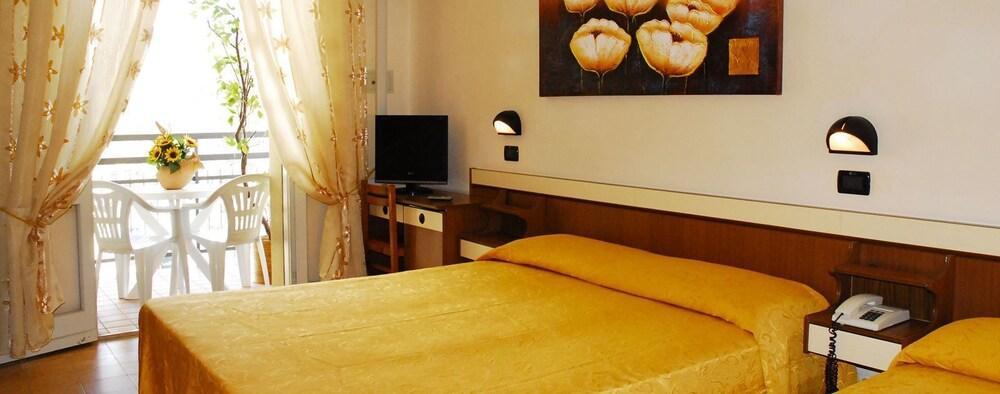 Hotel Devon Rooms & Breakfast Cesenatico Exterior photo