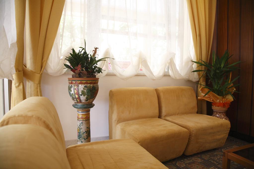 Hotel Devon Rooms & Breakfast Cesenatico Exterior photo
