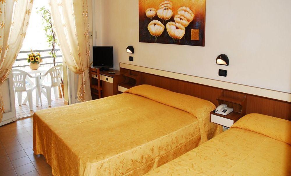 Hotel Devon Rooms & Breakfast Cesenatico Exterior photo