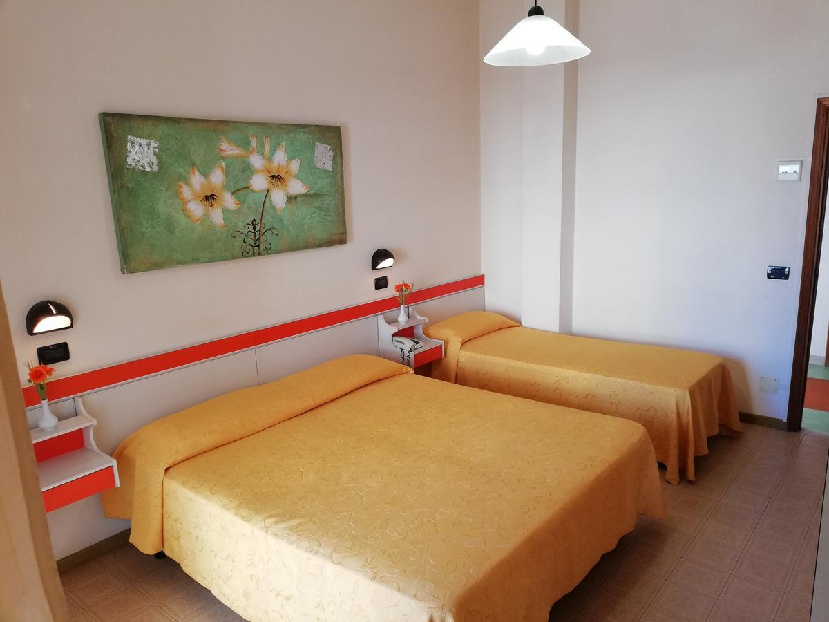 Hotel Devon Rooms & Breakfast Cesenatico Exterior photo