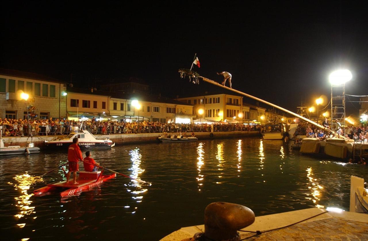 Hotel Devon Rooms & Breakfast Cesenatico Exterior photo