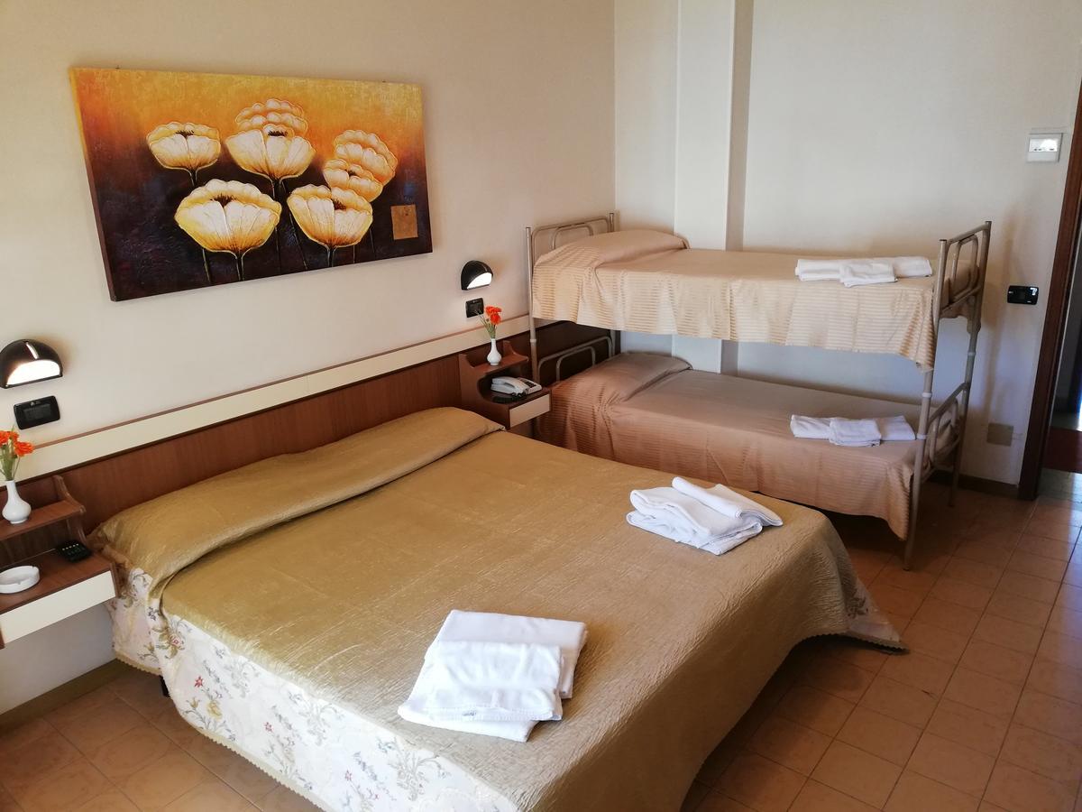 Hotel Devon Rooms & Breakfast Cesenatico Exterior photo