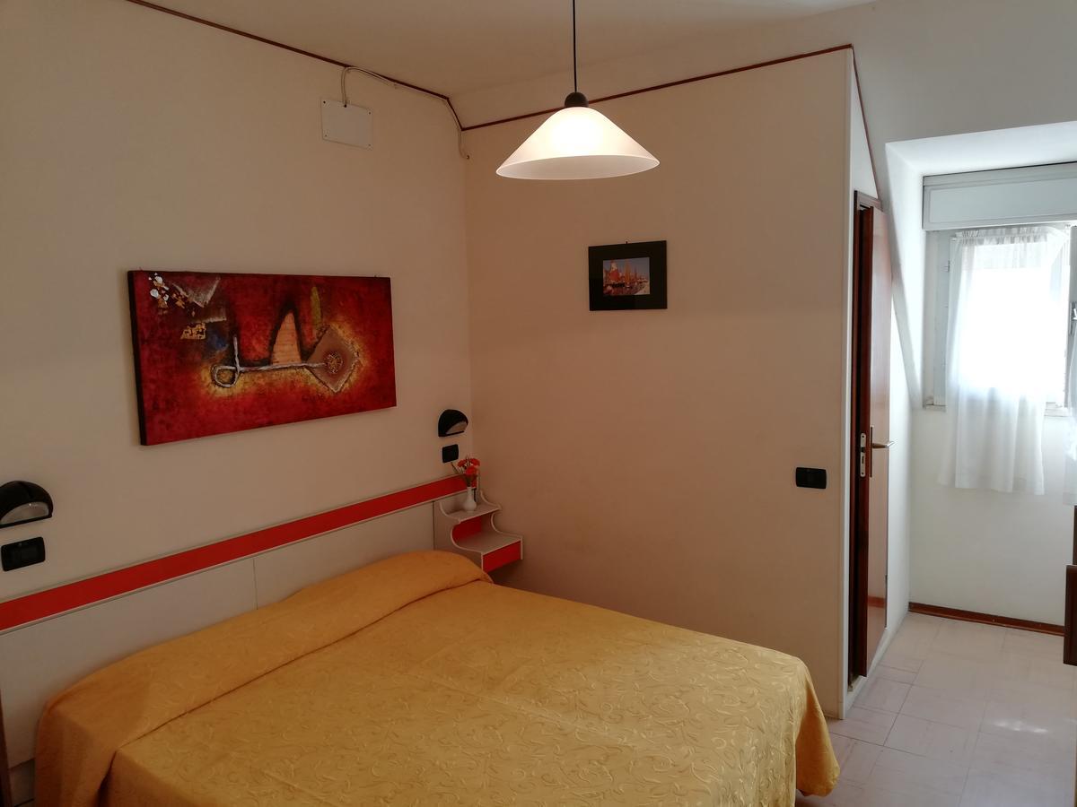 Hotel Devon Rooms & Breakfast Cesenatico Exterior photo