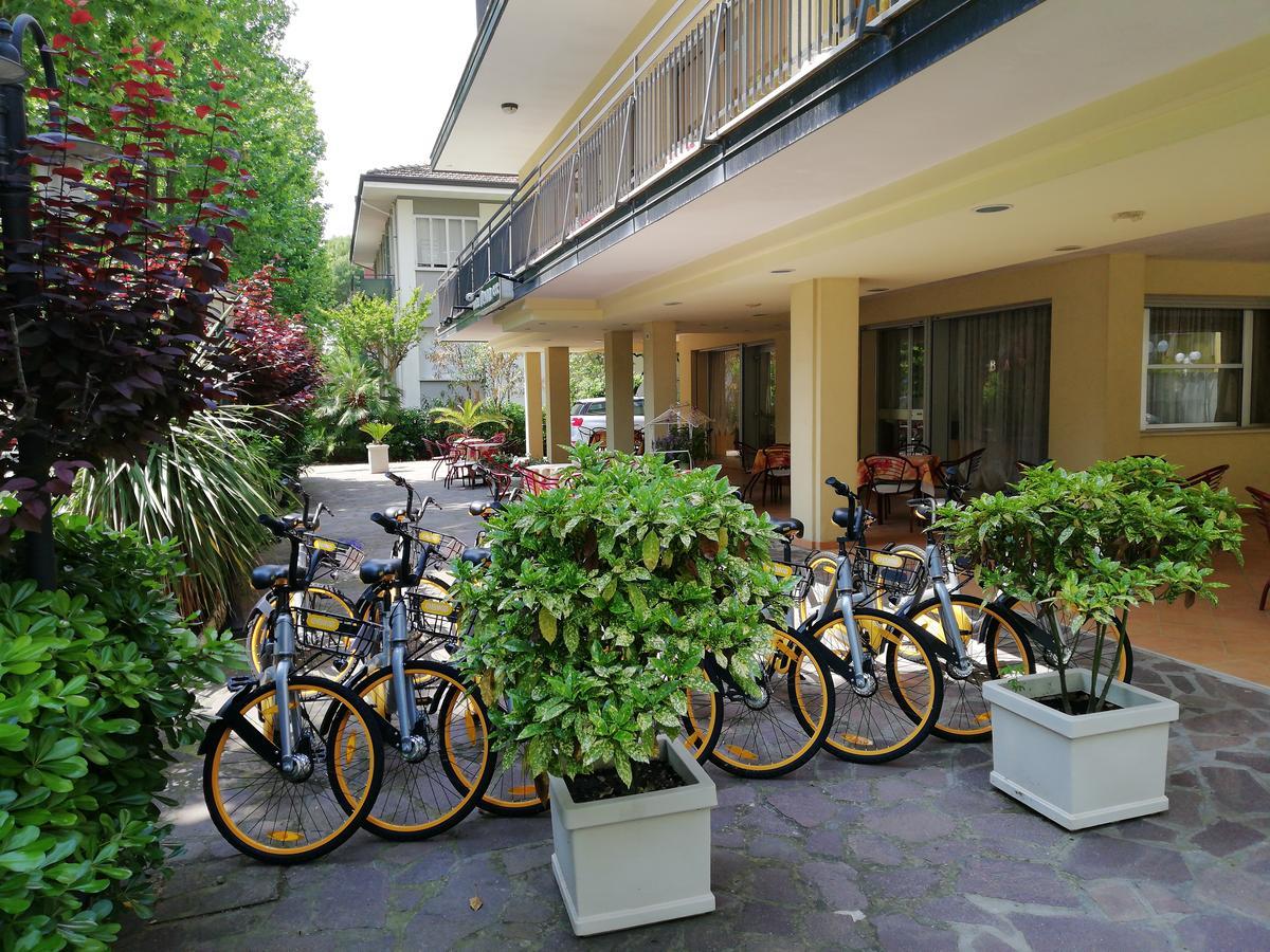 Hotel Devon Rooms & Breakfast Cesenatico Exterior photo